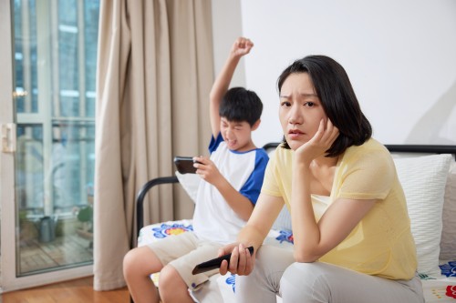 西安青少年心理咨询：孩子手机不离手，家长怎么沟通呢？
